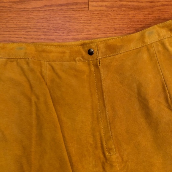 Host Pick 🛍VTG 90s Mustard Yellow Suede Skirt. - Picture 5 of 5